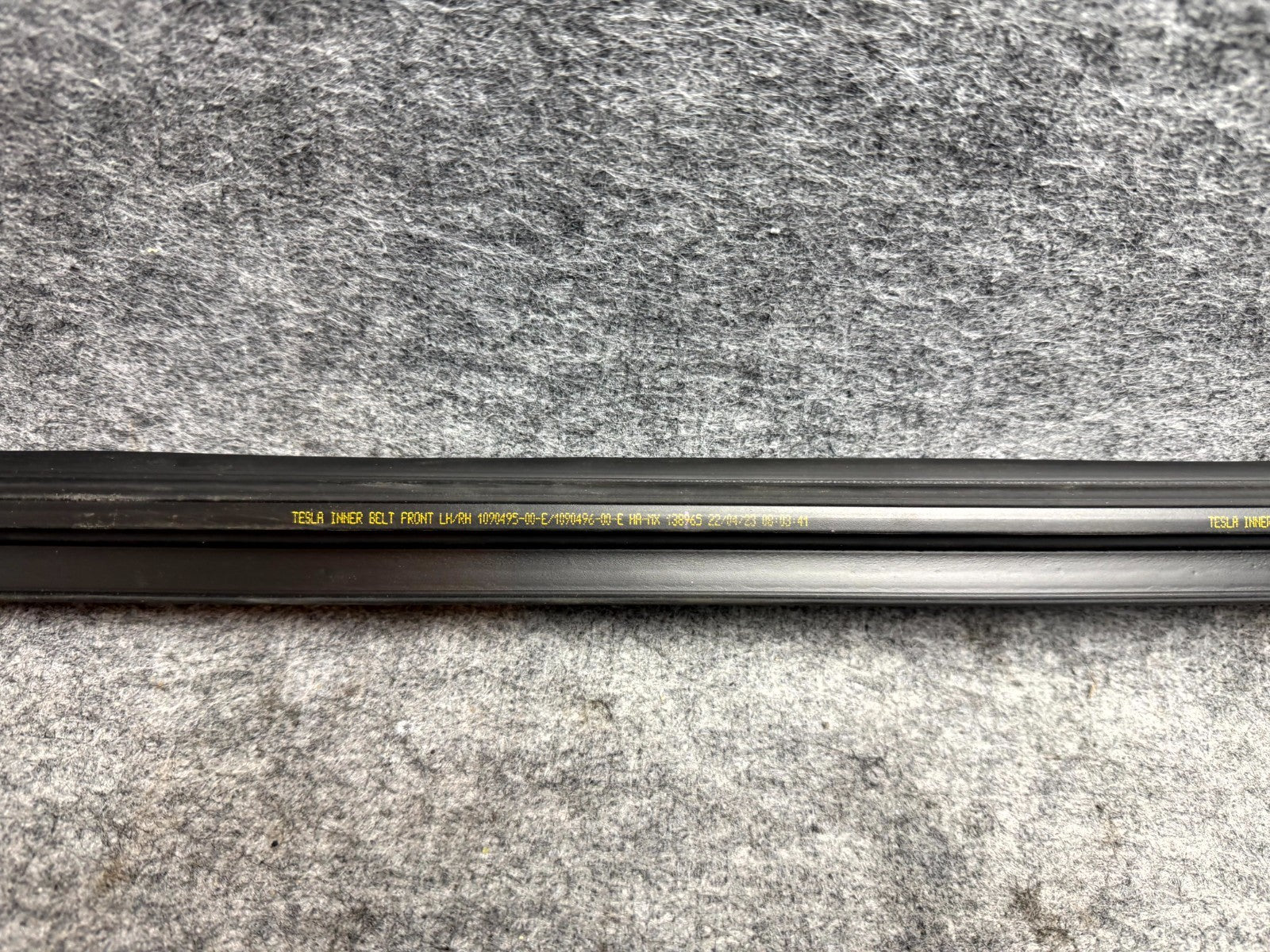 ♦️2017-2023 TESLA MODEL 3 FRONT RIGHT DOOR INNER WEATHERSTRIP OEM, 1090495-00-E