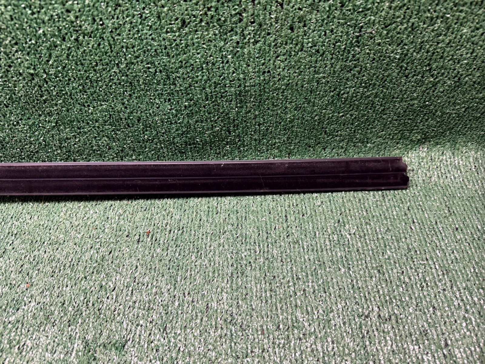 ♦️2020-2023 TESLA MODEL Y FRONT RIGHT DOOR WINDOW BELT MOLDING OEM, 1516943-00-A