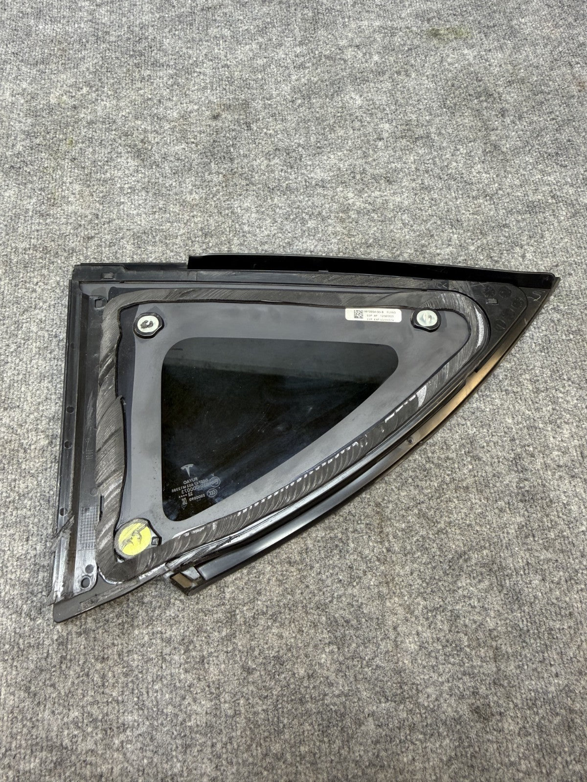 2020-2024 TESLA MODEL Y REAR RIGHT PASSENGER SIDE QUARTER GLASS OEM, 43R-000073