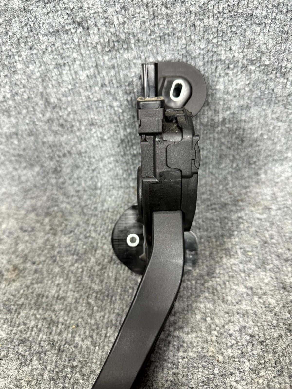 2012 - 2020 Tesla Model S Accelerator Throttle Pedal Assembly OEM, 6PV933370-17