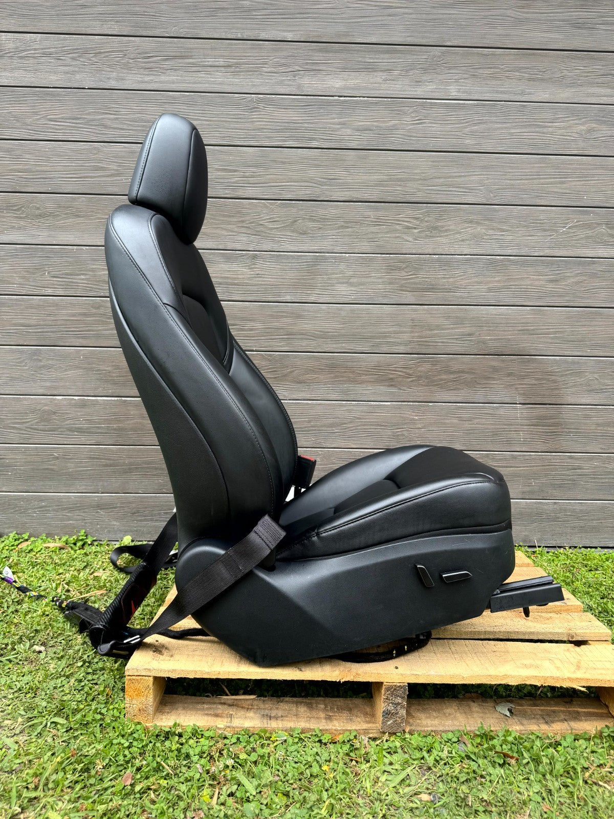 2020 - 2024 TESLA MODEL Y FRONT RIGHT SIDE 1ST ROW FULL SEAT OEM, 1104007-00-D