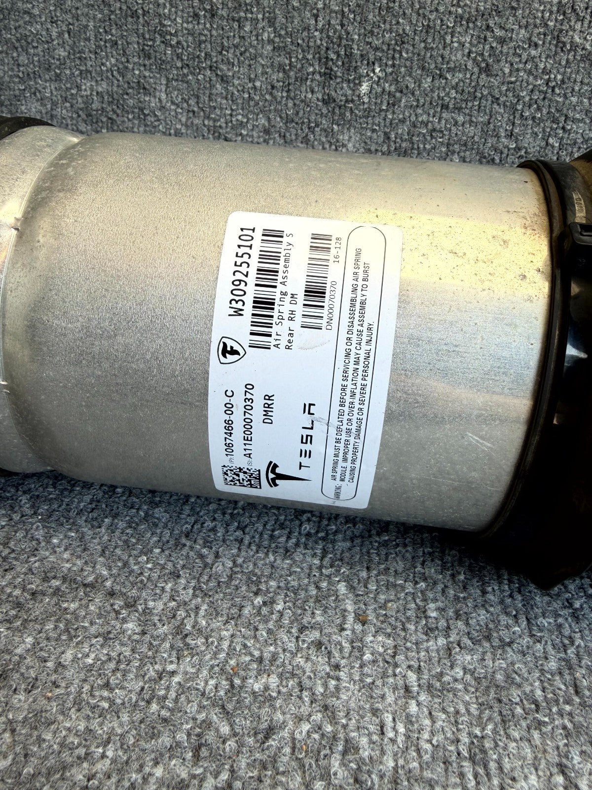 2016 – 2020 TESLA MODEL S REAR RIGHT SIDE AIR SPRING SHOCK OEM, 1067466-00-C