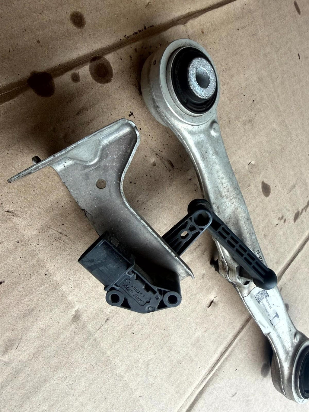 ♦️12-20 TESLA MODEL X S REAR LEFT & RIGHT UPPER CONTROL ARM OEM, 1027421-00-E