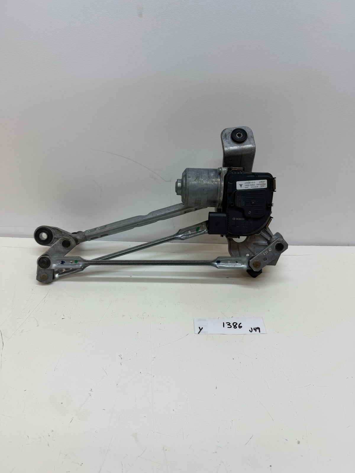20 - 24 TESLA MODEL Y WINDSHIELD WIPER TRANSMISSION LINKAGE & MOTOR 1490242-00-A