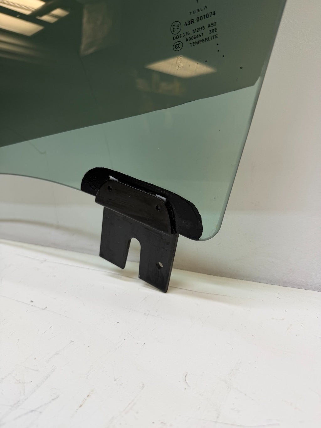 2012-2020 Tesla Model S Front LH Door Window Glass Left 43R-001074