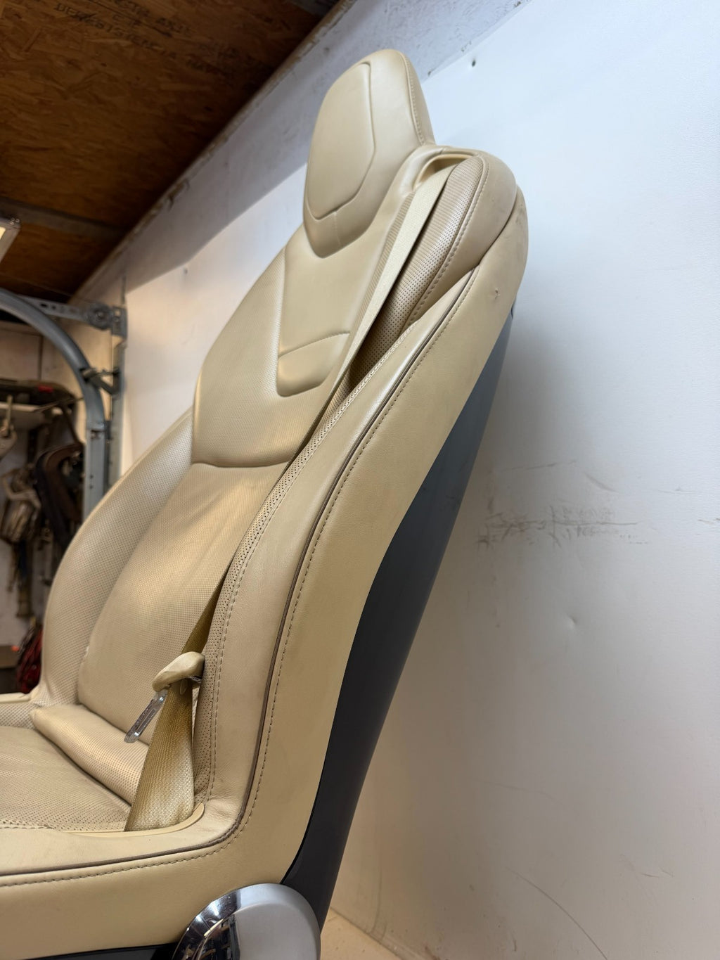 2016-20 Tesla Model X Rear Left 2nd Row Leather Complete Seat OEM 1059717-00-B