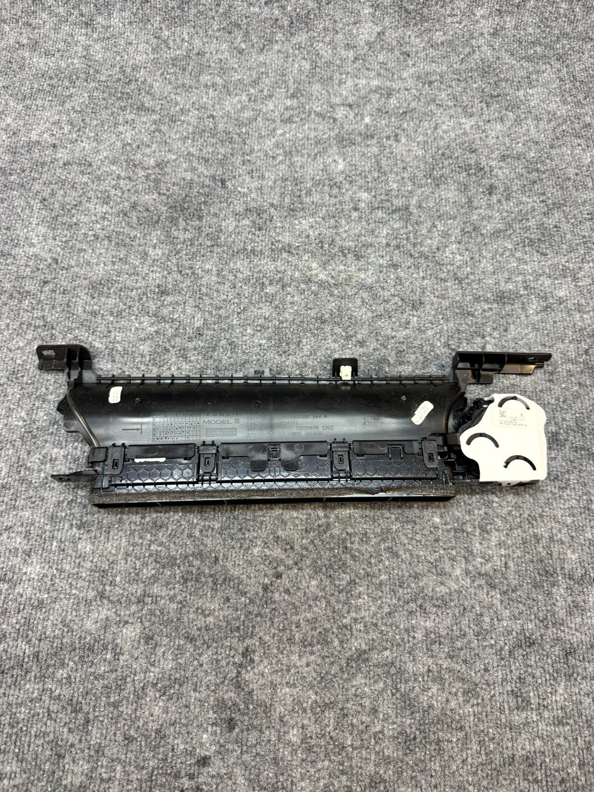 2020-2024 TESLA MODEL Y DASH LEFT SIDE AIR VENT GRILLE COVER PANEL OEM,108332000