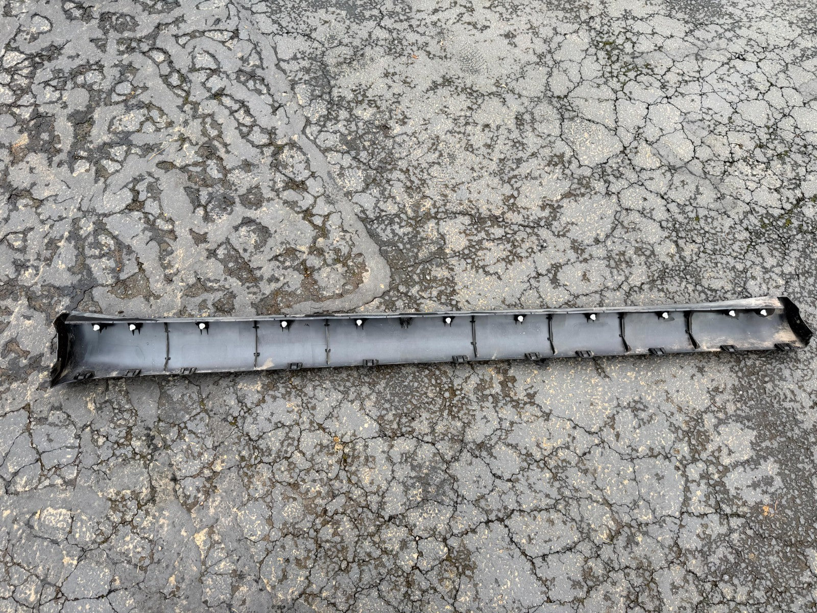 ♦️2020-2024 TESLA MODEL Y LEFT SIDE SKIRT ROCKER COVER MOLDING OEM 1497740-00-B