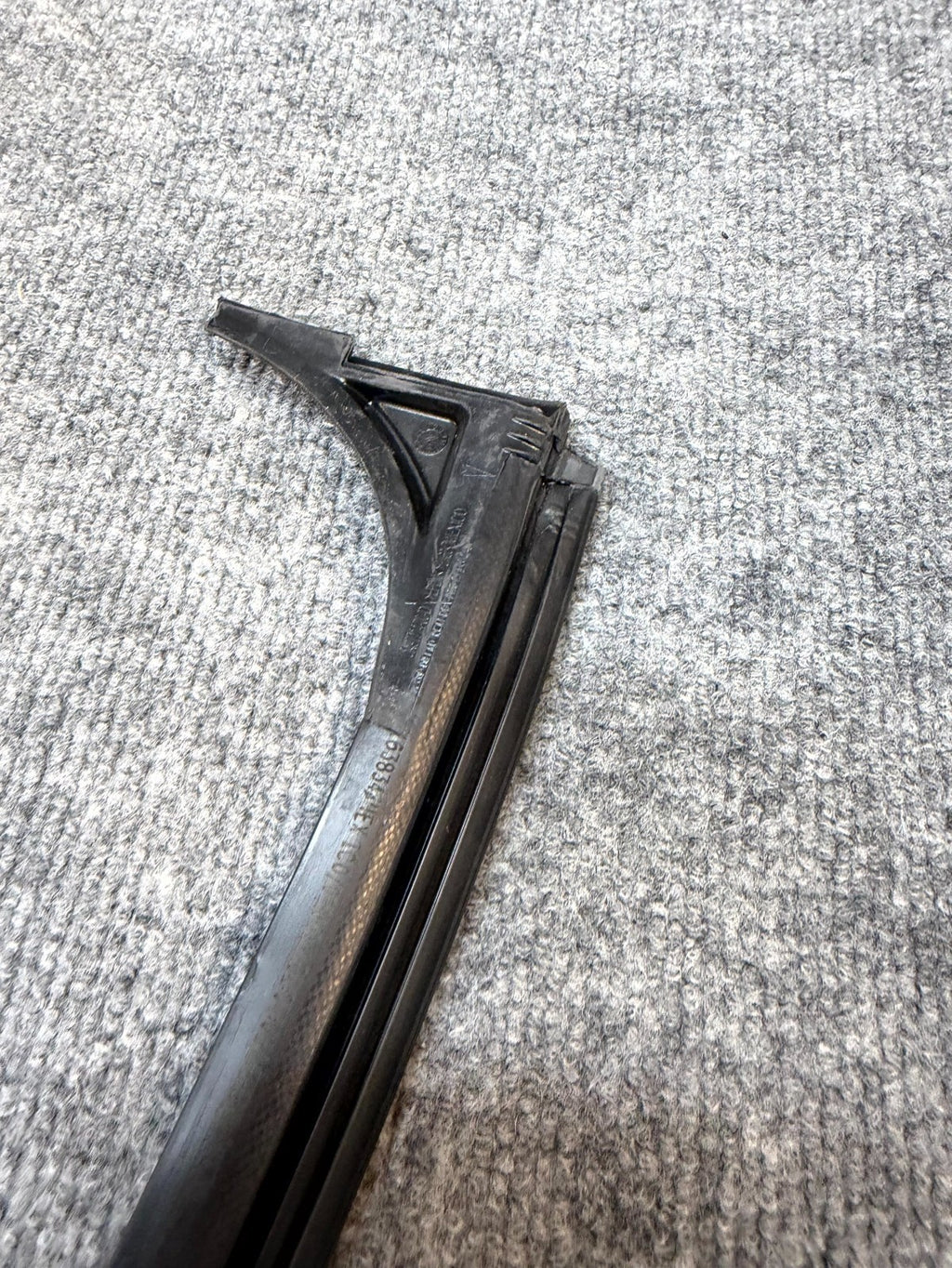 2020-2024 TESLA MODEL Y REAR RIGHT SIDE DOOR SEAL WEATHERSTRIP OEM, 1497714-00-D