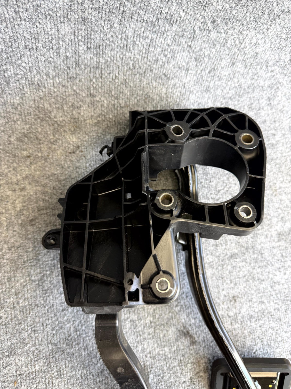 2017-2023 TESLA MODEL 3 ACCELERATOR & BRAKE PEDAL SET ASSEMBLY OEM, 1044691-00-D
