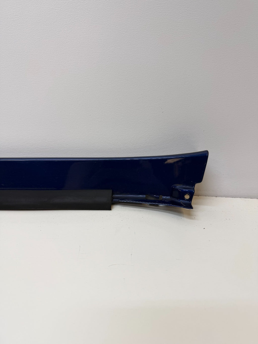 2012-25 Model S Passenger Rocker Skirt Molding Scuff Panel Right RH 1012217-00-F