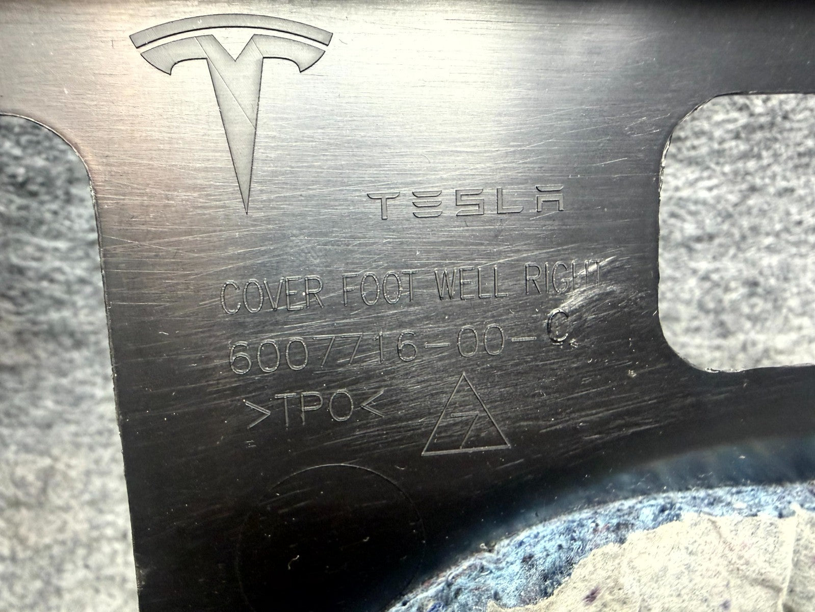 ♦️12-20 TESLA MODEL S RIGHT UNDER DASH DASHBOARD FOOTWELL COVER OEM 1009478-00-C