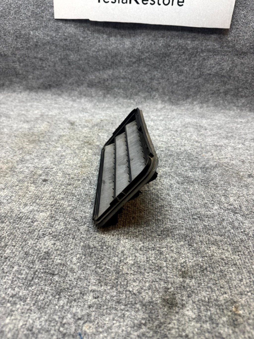 2017-2023 TESLA MODEL 3 REAR RH/LH SIDE QUARTER AIR VENT GRILLE OEM,1098751-00-C