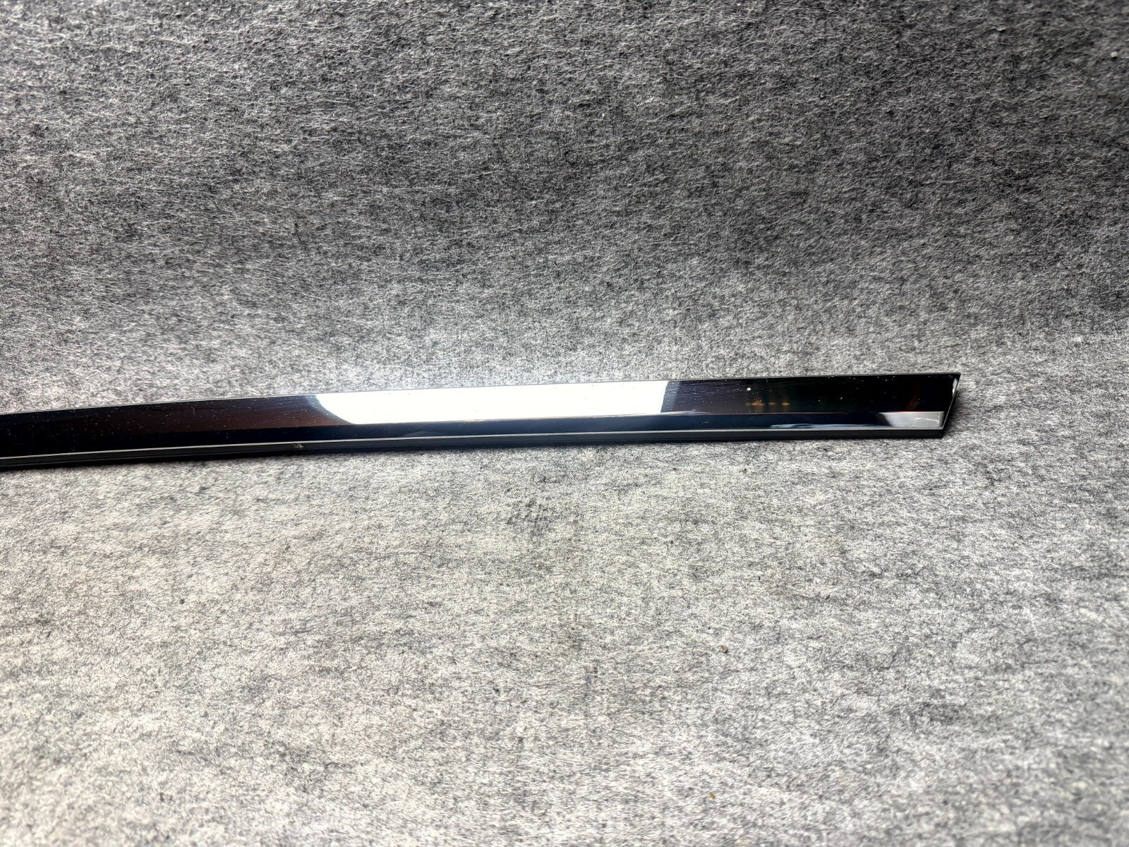 ♦️12-20 TESLA MODEL S REAR LEFT SIDE DOOR CHROME BELT MOLDING OEM, 1038395-80-A