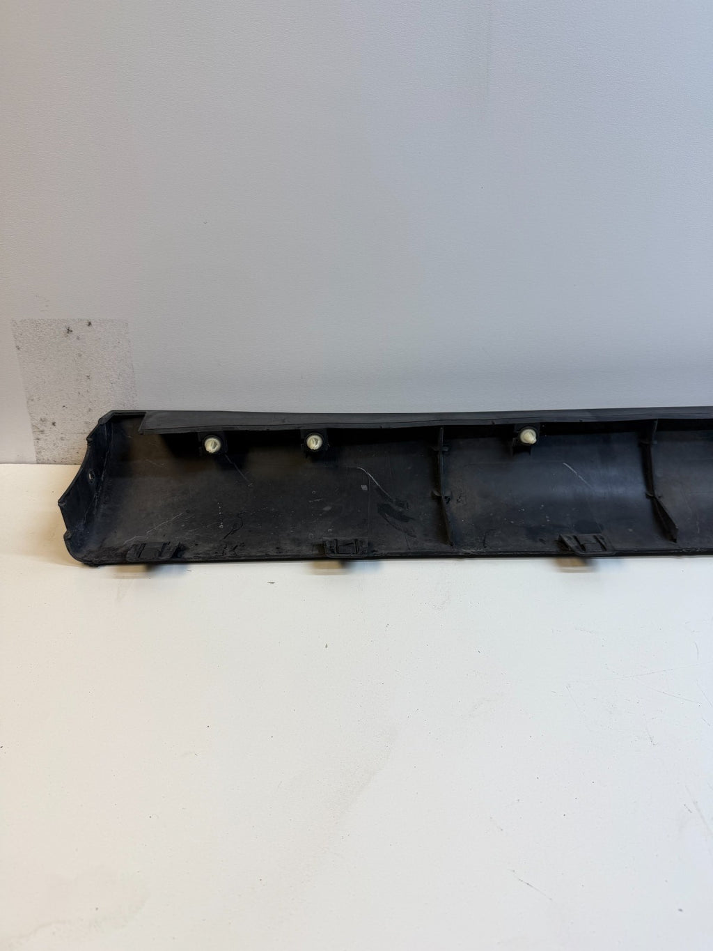 2020-24 TESLA MODEL Y RIGHT SIDE ROCKER MOLDING COVER PANEL 1497744-00-B