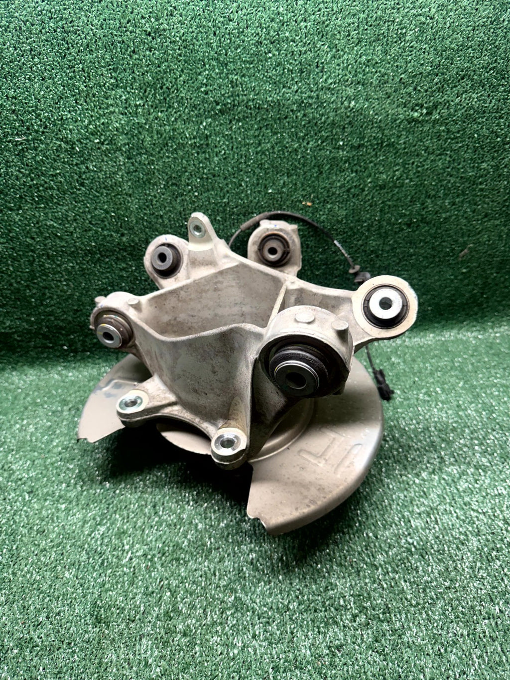 ♦️2020-2024 TESLA MODEL Y REAR LEFT SIDE KNUCKLE SPINDLE HUB OEM, 1188411-00-F