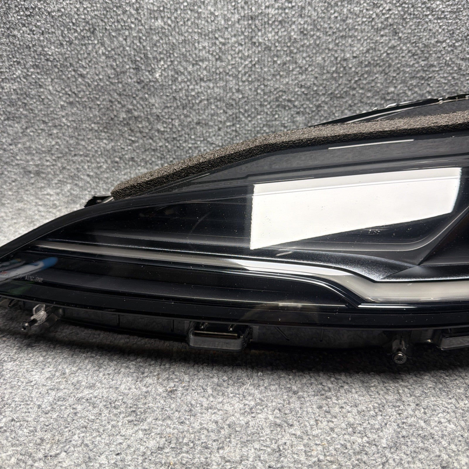 2024-2025 TESLA MODEL 3 HEADLIGHT OEM LEFT LH DRIVER SIDE LED 1694086-00-G