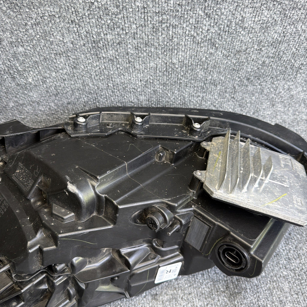 2017-2020 TESLA MODEL 3-Y HEADLIGHT RIGHT PASSENGER  1077372-00-L LED OEM