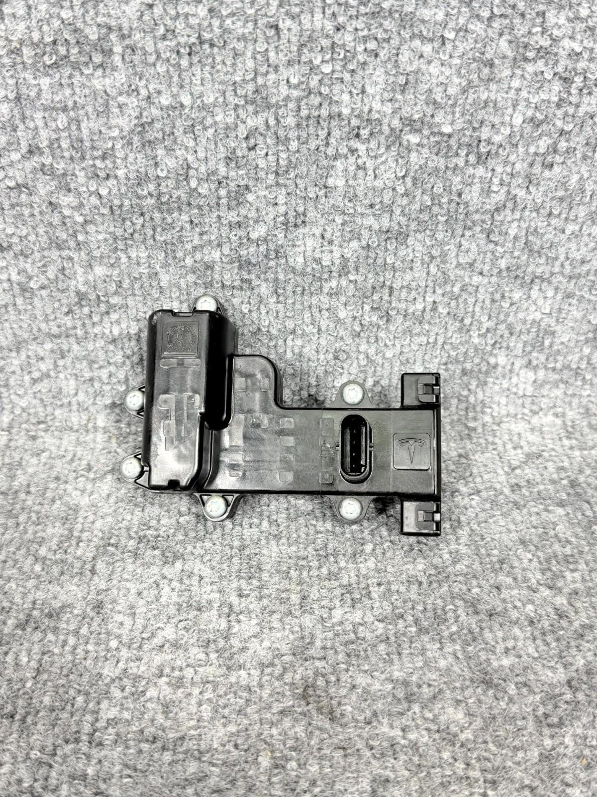16-23 Tesla Model X Front Right Passenger Side Door Pop Actuator OEM, 104535400B