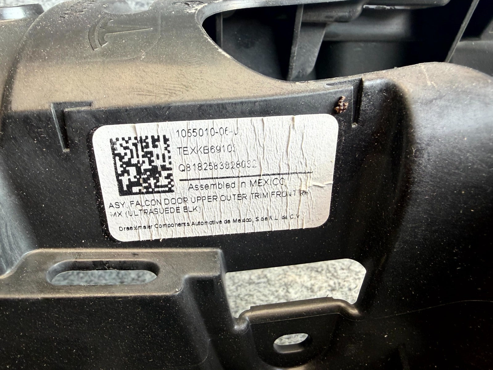 ♦️16-20 TESLA MODEL X FRONT RIGHT SIDE FALCON DOOR TRIM COVER OEM, 1055010-06-J