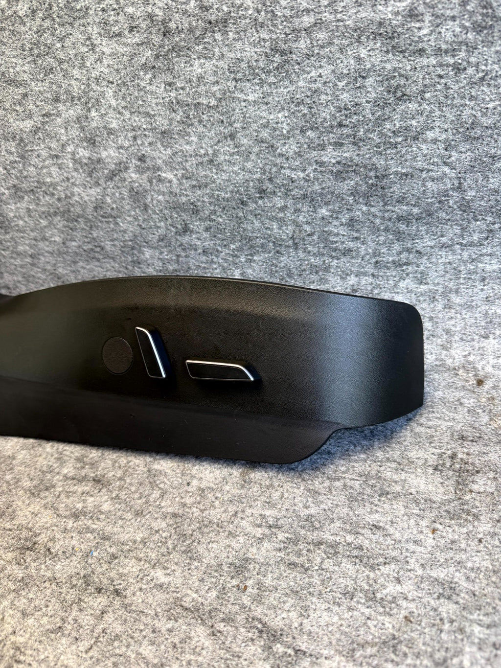♦️17–23 TESLA MODEL 3 FRONT RIGHT SEAT SWITCH OUTER TRIM COVER OEM, 1098349-00-G