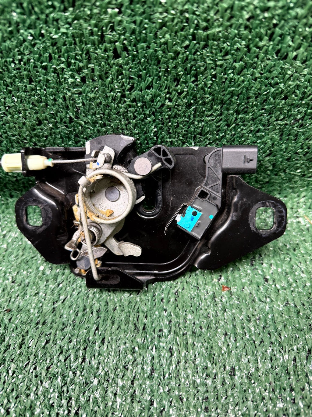 ♦️2020-2024 TESLA MODEL Y/3 FRONT HOOD LATCH LOCK ACTUATOR OEM, 1500397-00-E