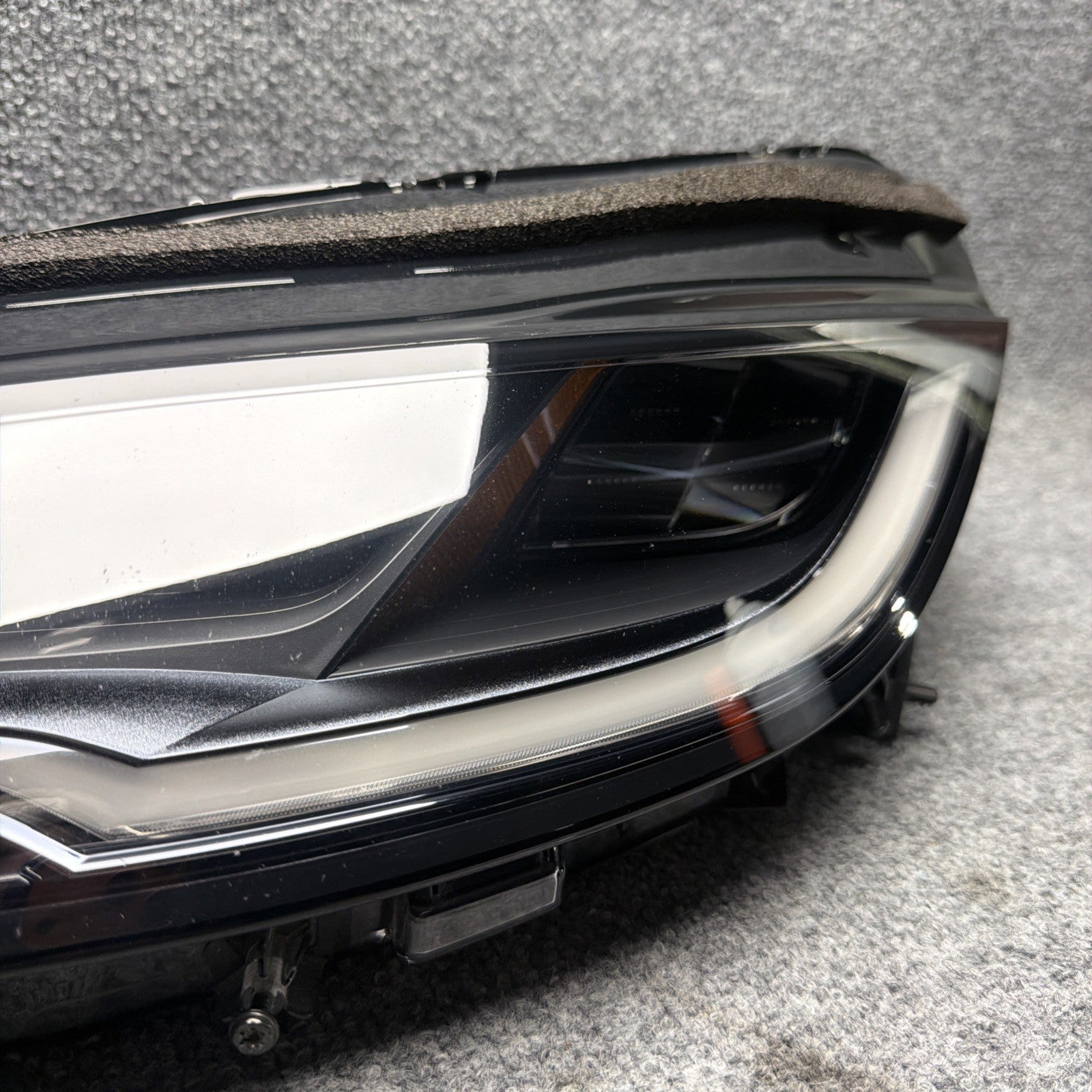 2024-2025 TESLA MODEL 3 HEADLIGHT OEM LEFT LH DRIVER SIDE LED 1694086-00-G