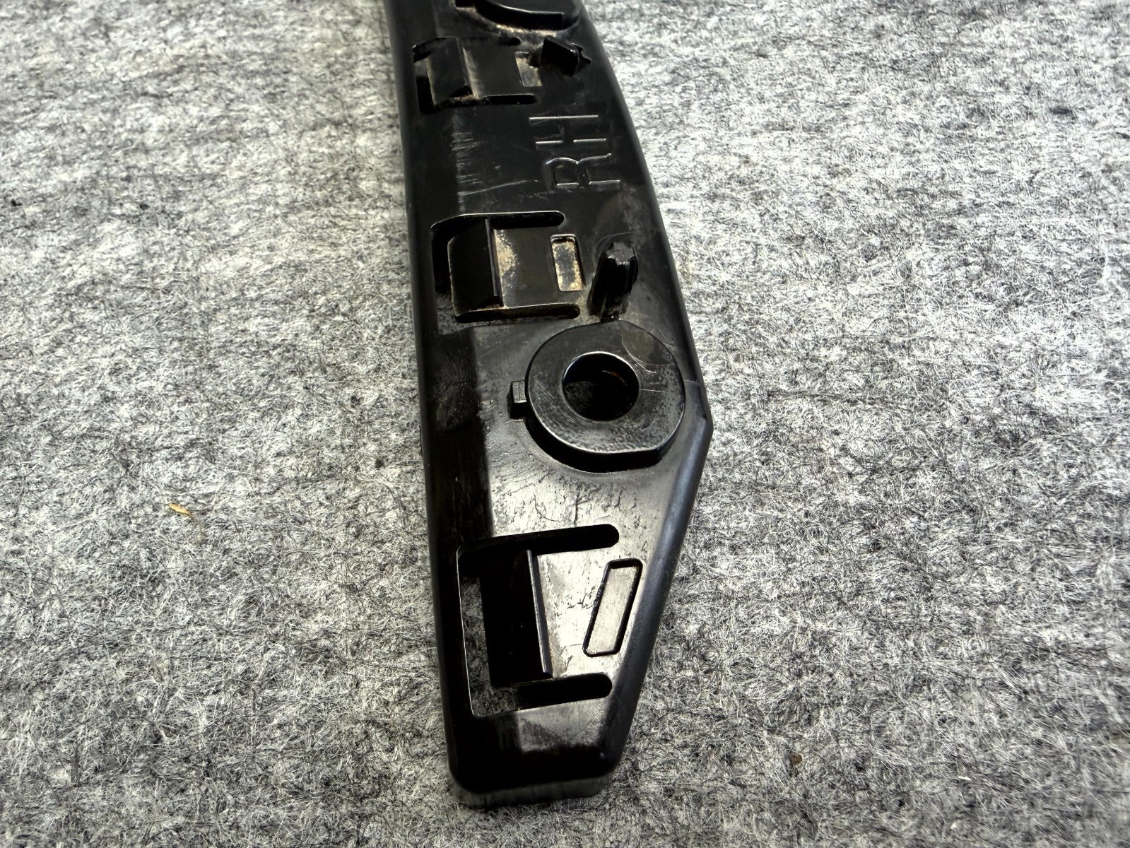 ♦️17 – 23 TESLA MODEL 3 FRONT RIGHT SIDE BUMPER FENDER BRACKET OEM, 1084182-00-E