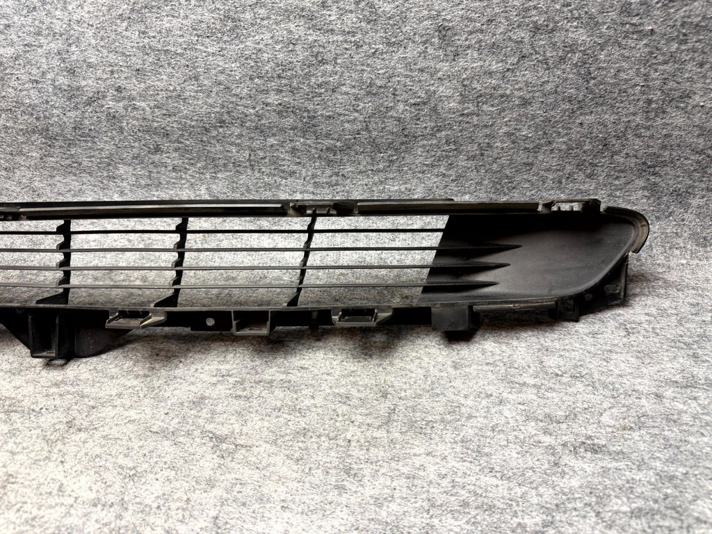 ♦️2017–2023 TESLA MODEL 3 FRONT BUMPER LOWER CENTER GRILLE OEM, 1085927-00-C