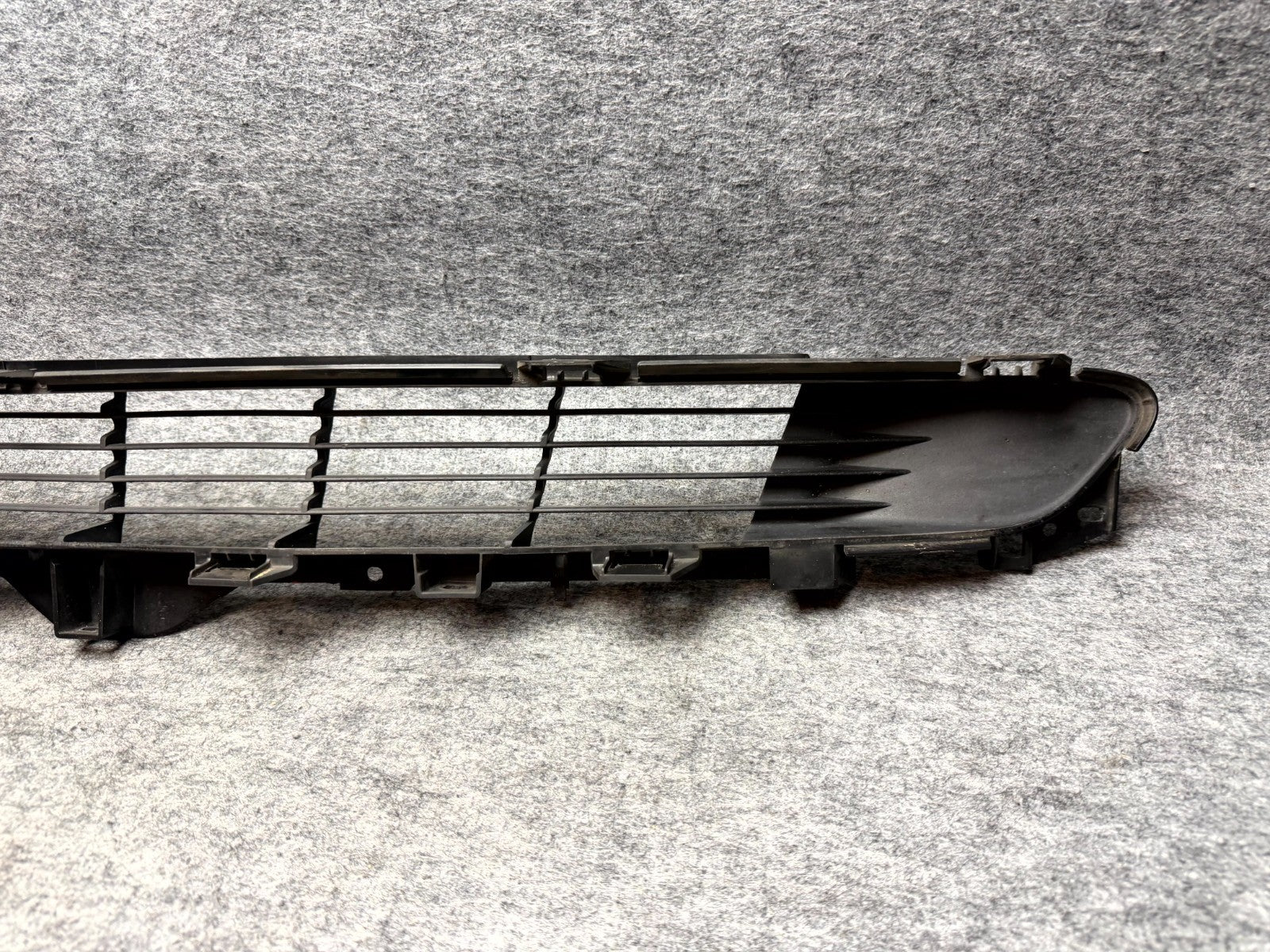 ♦️2017–2023 TESLA MODEL 3 FRONT BUMPER LOWER CENTER GRILLE OEM, 1085927-00-C