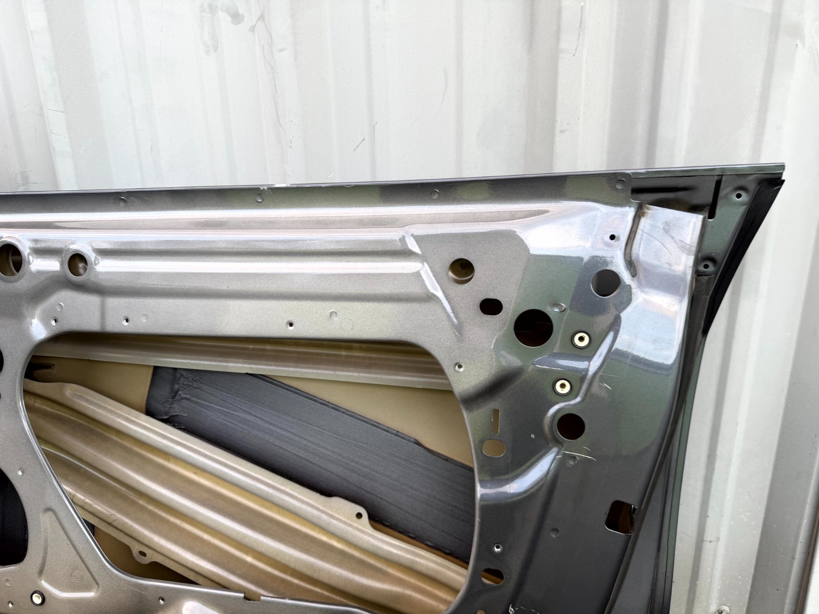 ♦️2017 - 2023 TESLA MODEL 3 FRONT RIGHT SIDE DOOR SHELL PANEL OEM, 1081420-E0-D