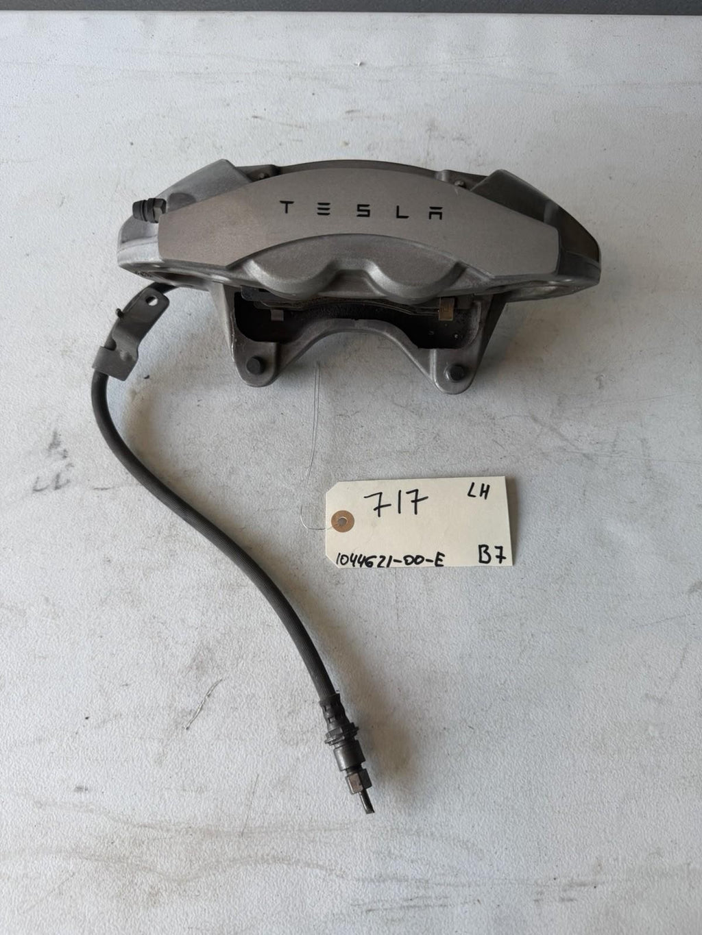 ♦️17–23 TESLA MODEL 3 FRONT LEFT CALIPER W/ BRAKE HOSE LINE OEM, 1044621-00-E