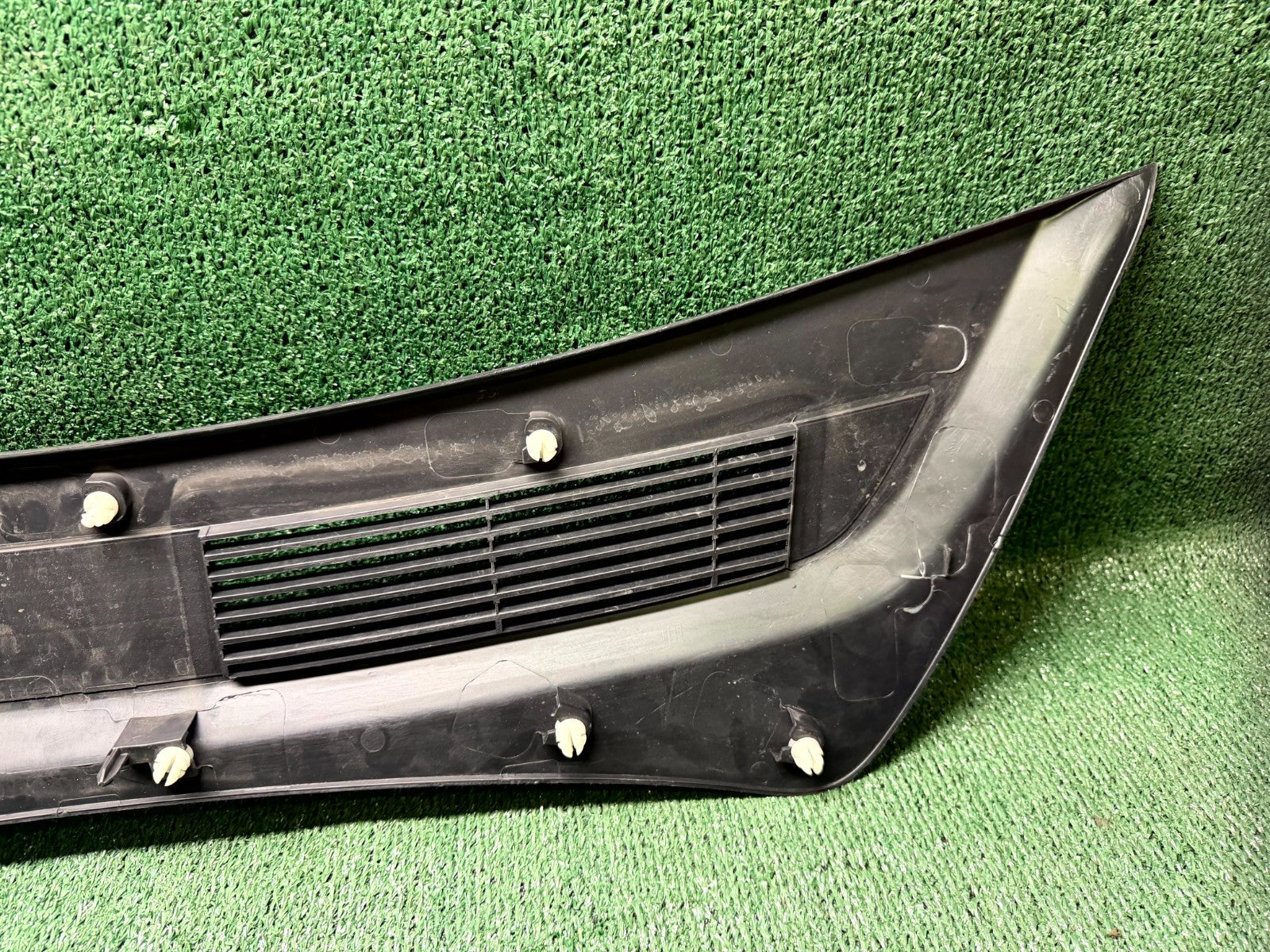 ♦️17 – 23 TESLA MODEL 3 FRONT WINDSHIELD WIPER COWL VENT PANEL OEM, 1081675-00-E