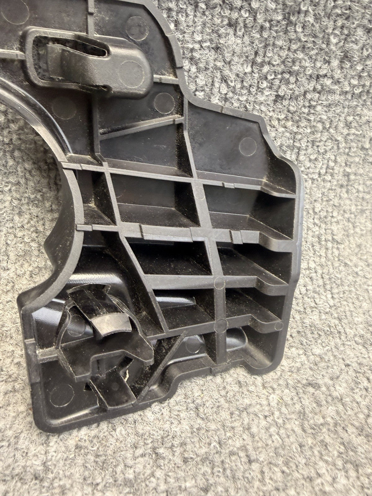 💢2024-2025 Tesla Model 3 Rear Left Driver Side Bumper Bracket OEM