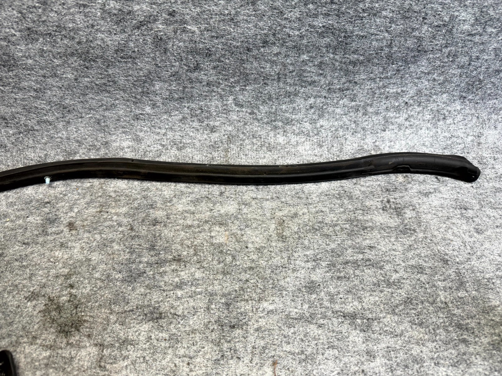 ♦️12-20 TESLA MODEL S REAR RIGHT DOOR WINDOW WEATHERSTRIP SEAL OEM, 6009596-00-D