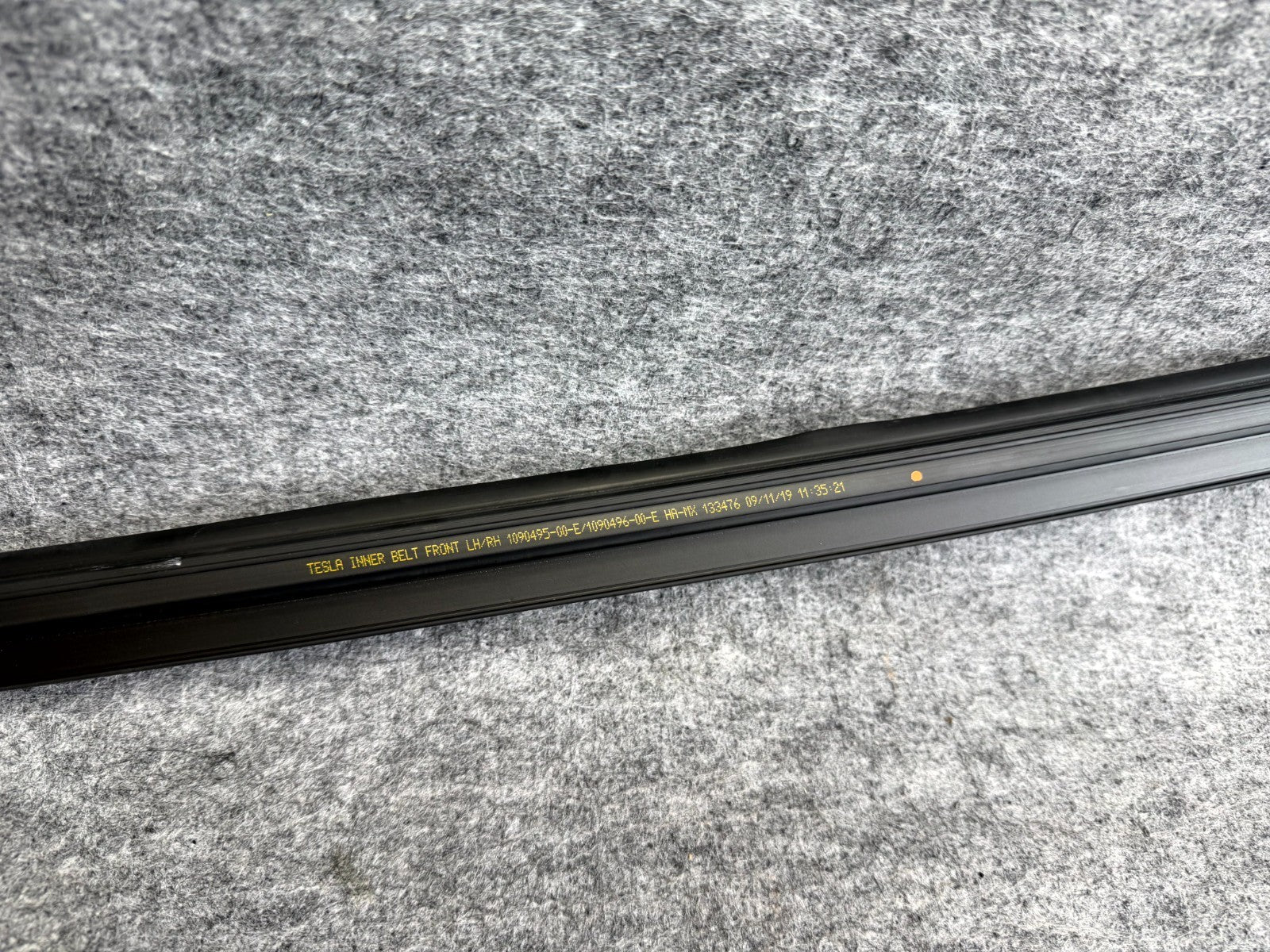 ♦️17–23 TESLA MODEL 3 FRONT LEFT/RIGHT INNER BELT SEAL MOLDING OEM, 1090495-00-E