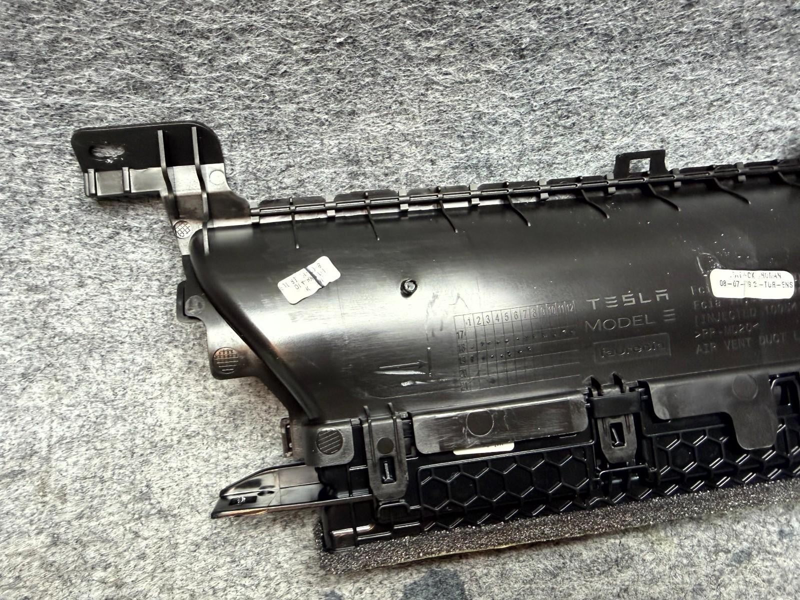 ♦️17-23 TESLA MODEL 3 DASH LEFT SIDE HEATER AC AIR VENT DUCT OEM, 1083320-00-D