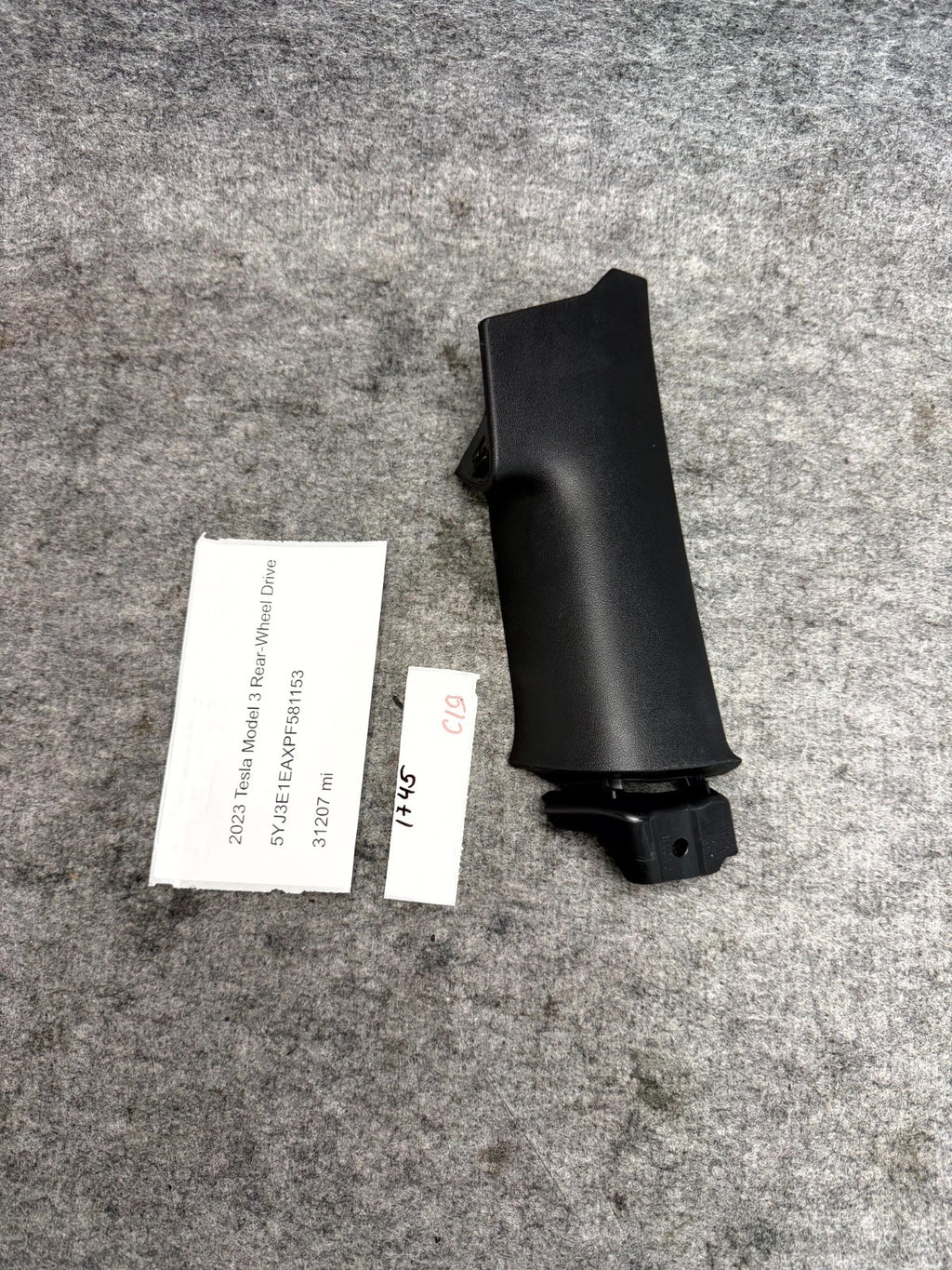 ♦️17–23 TESLA MODEL 3 REAR RIGHT SIDE C-PILLAR UPPER TRIM COVER OEM, 1086277-00H