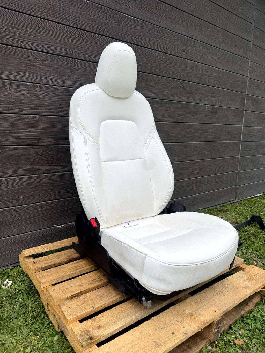 2020 - 2024 TESLA MODEL Y FRONT LEFT SIDE 1ST ROW FULL SEAT OEM, 1456942-00-E