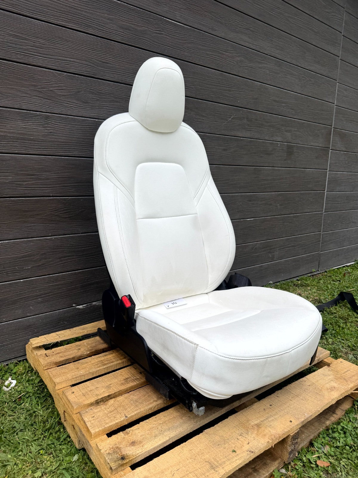 2020 - 2024 TESLA MODEL Y FRONT LEFT SIDE 1ST ROW FULL SEAT OEM, 1456942-00-E