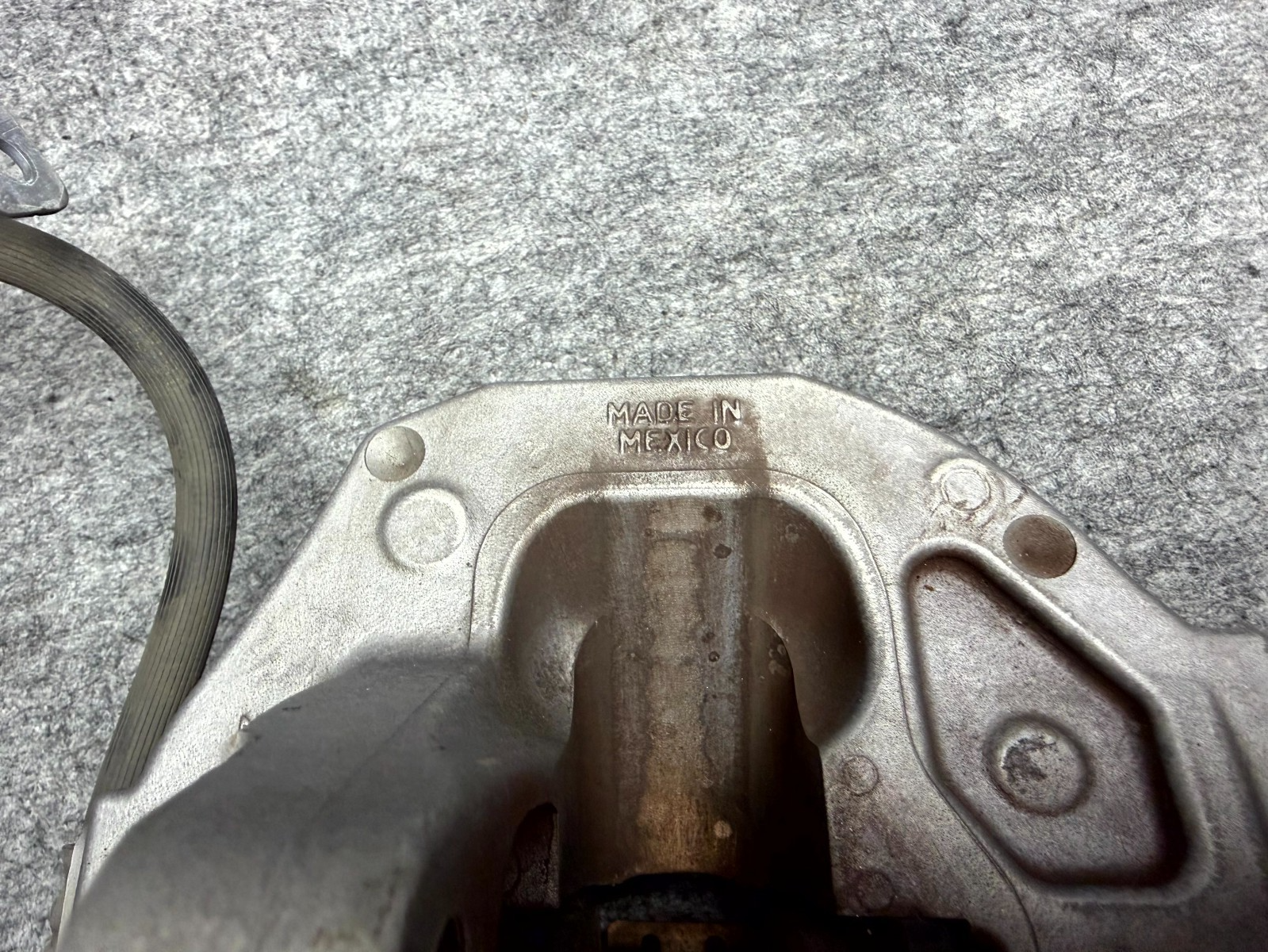♦️17–23 TESLA MODEL 3 FRONT LEFT BRAKE CALIPER WITH BRAKE HOSE OEM, 1044621-00-D