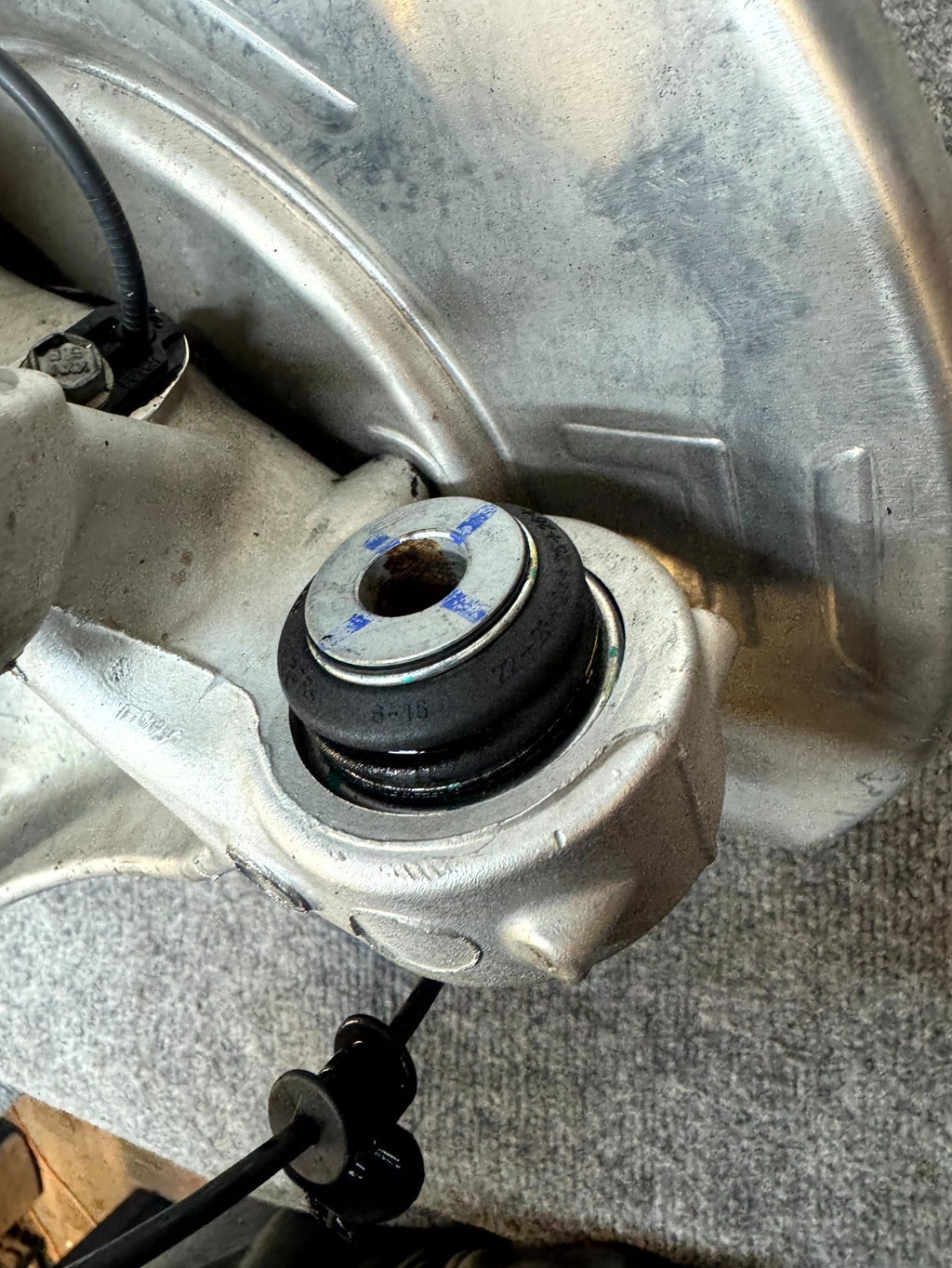 2017 - 2023 TESLA MODEL 3 REAR RIGHT SIDE SPINDLE KNUCKLE HUB OEM, 1044416-00-G