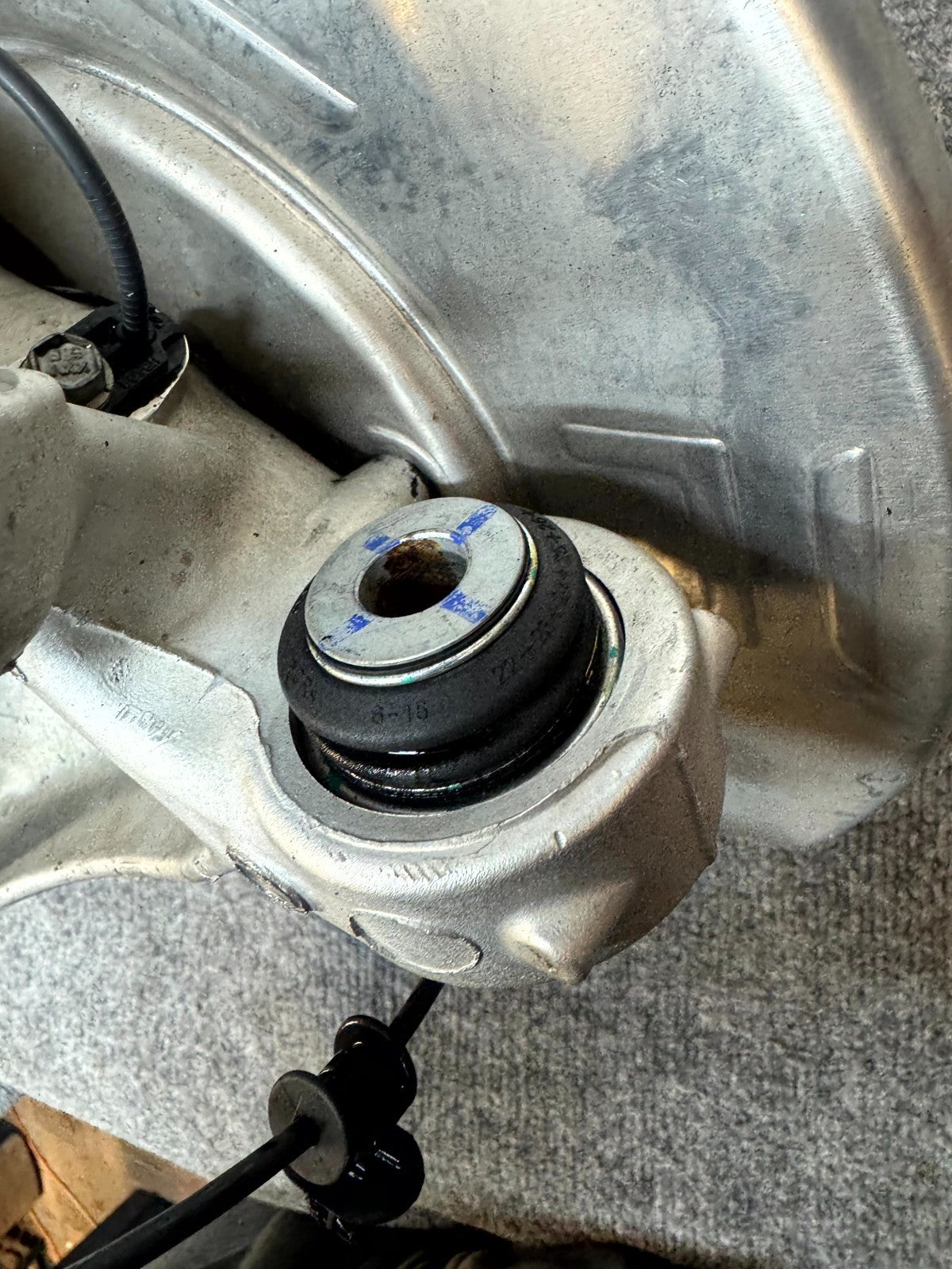 2017 - 2023 TESLA MODEL 3 REAR RIGHT SIDE SPINDLE KNUCKLE HUB OEM, 1044416-00-G