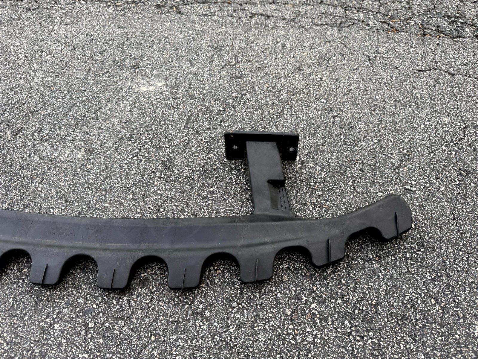 ♦️12-20 TESLA MODEL S FRONT BUMPER REINFORCEMENT ANKLE CATCHER OEM, 1056837-00-C