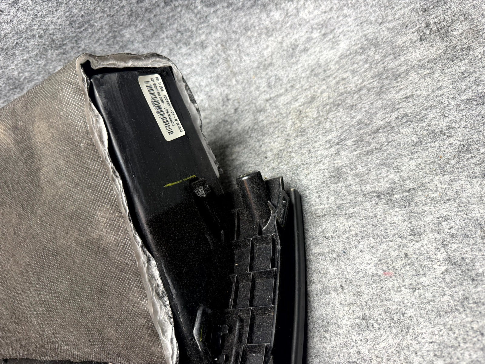 ♦️2012–2020 TESLA MODEL S GLOVE BOX STORAGE COMPARTMENT ASSY OEM, 1003327-01-N