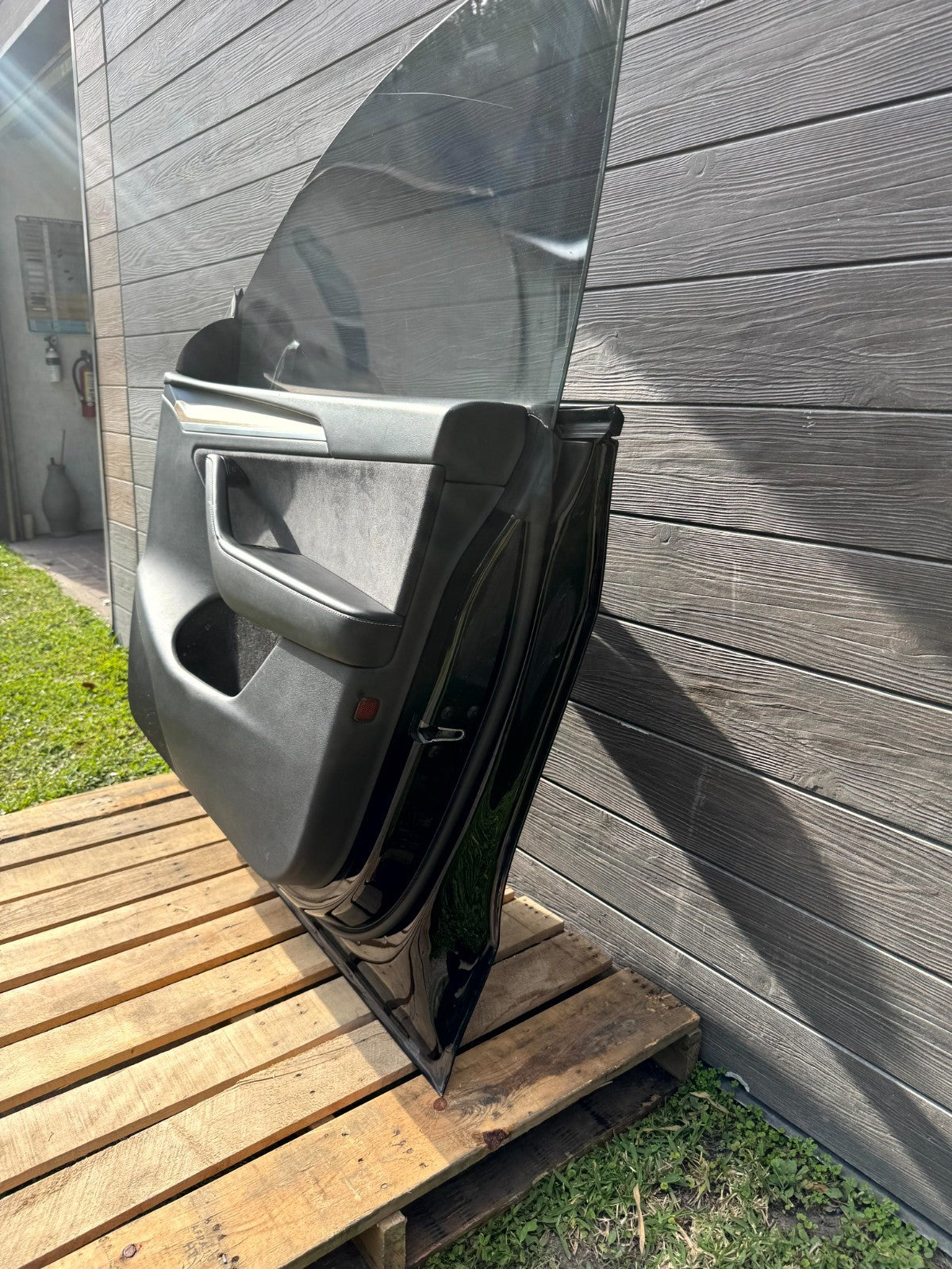 2020 - 2024 TESLA MODEL Y FRONT RIGHT SIDE DOOR SHELL ASSEMBLY OEM, 1501462-E0-A