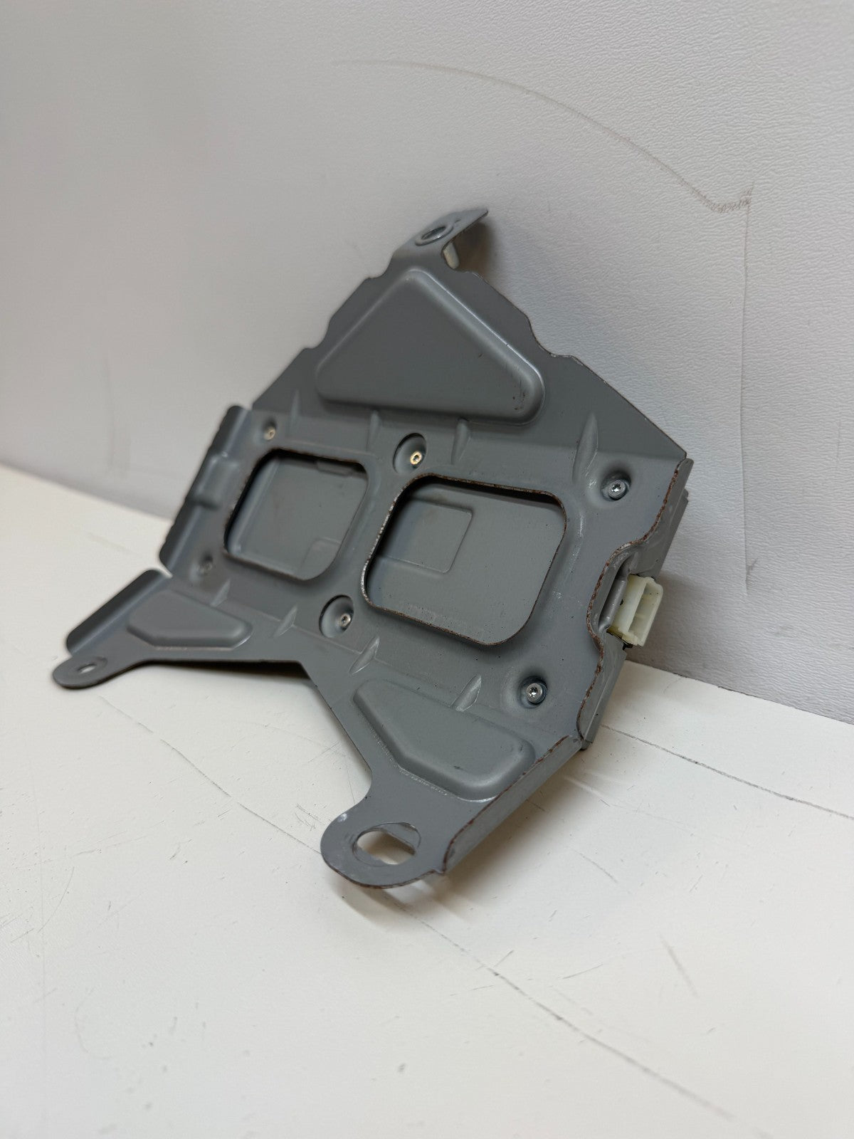 2020-2023 TESLA MODEL Y RADIO RECEIVER MODULE 1527974-00-D