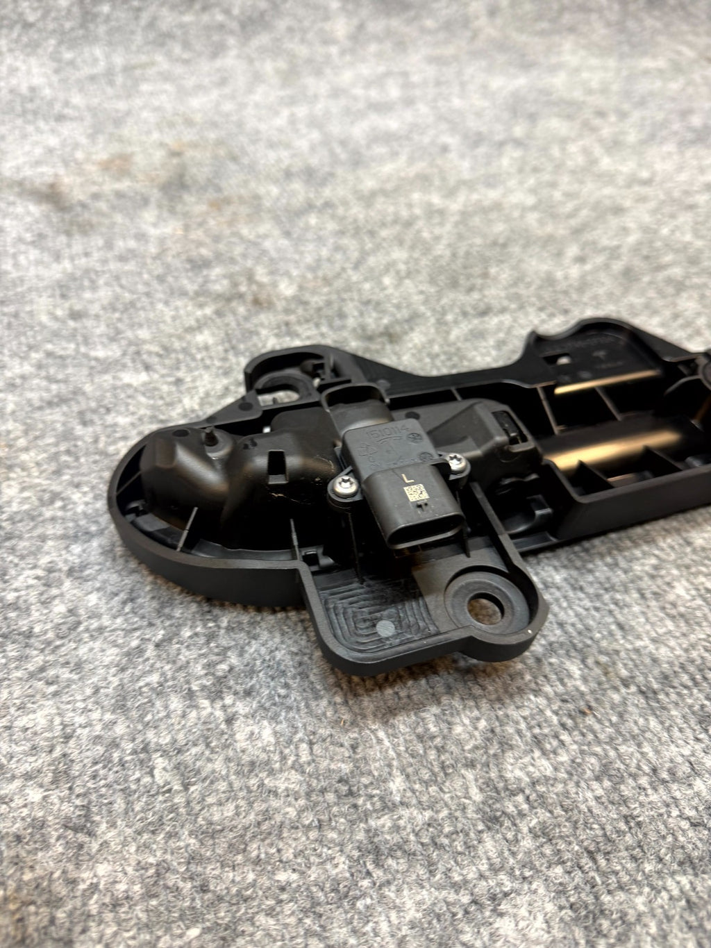 2020 - 2024 TESLA MODEL Y FRONT/REAR LEFT SIDE DOOR HANDLE OEM, 1528114-00-D