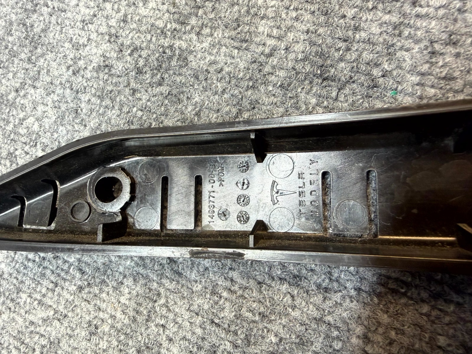 2020 - 2024 TESLA MODEL Y FRONT FENDER BUMPER BRACKET SUPPORT OEM, 1493771-00-B