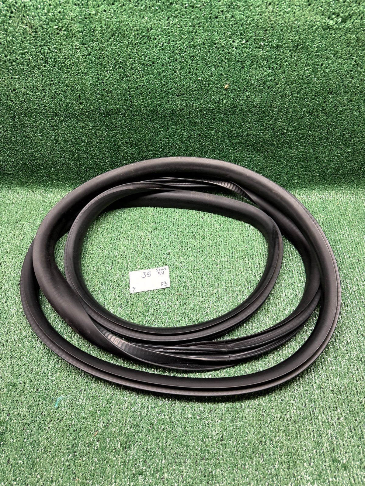 ♦️2017-2023 TESLA MODEL Y/3 FRONT RIGHT DOOR WEATHERSTRIP SEAL OEM, 1497673-00-A